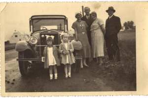 enlarge picture  - photo car Ford family