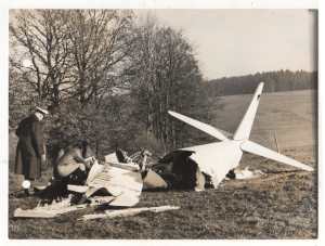 enlarge picture  - photo press air crash