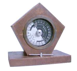 greres Bild - Uhr Kaminuhr Holz    1946